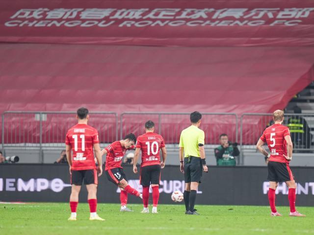 蓉城1-2被河南队断梦，申花保留2分生机：中超末轮三队谁先慌？
