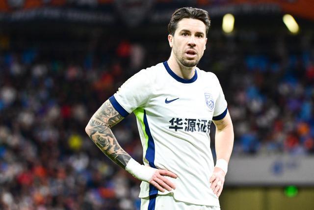 武汉三镇1场失利扭转8队命运，中超联赛保级战比肥皂剧还狗血