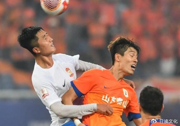 中超第22轮3-2险胜：山东泰山边路战术碾压青岛市吗