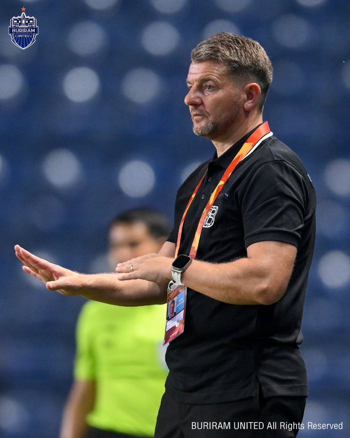 武里南联8胜1平领跑却换帅，杰克逊3连胜救不了亚冠口碑？