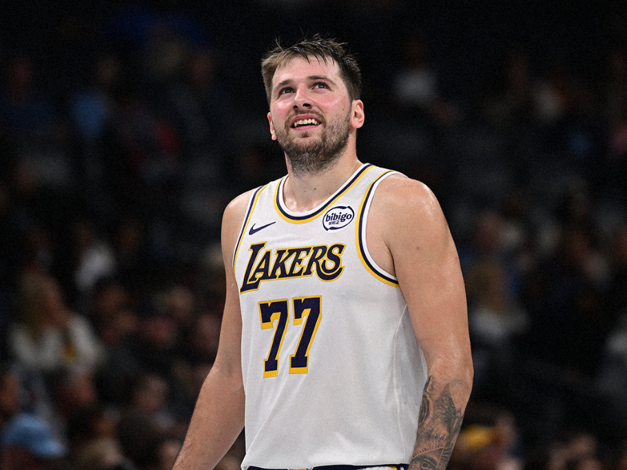 130-120！湖人连胜3场，NBA里夫斯火到顶薪边缘，热火鲍威尔伤成变数