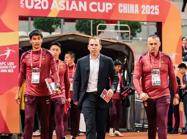 足协拖了30天：外教3人入围，国足会选土帅还是再请外教英超也在看戏