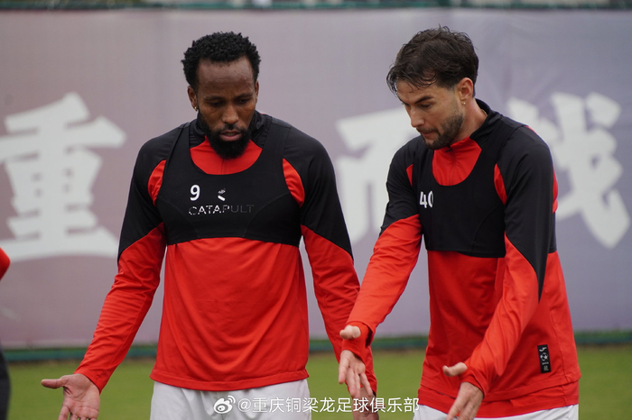 重庆0比0被按下暂停键？中甲倒数2轮张外龙的7秒战术崩盘