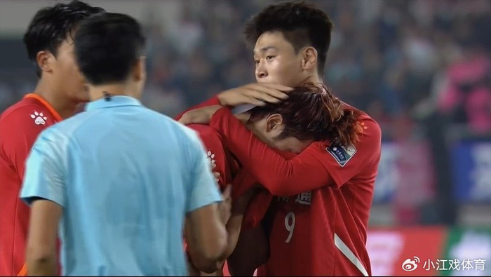 苏超决赛点球4-3：泰州捧杯，马宁这位中超“暖哨”活跃全场