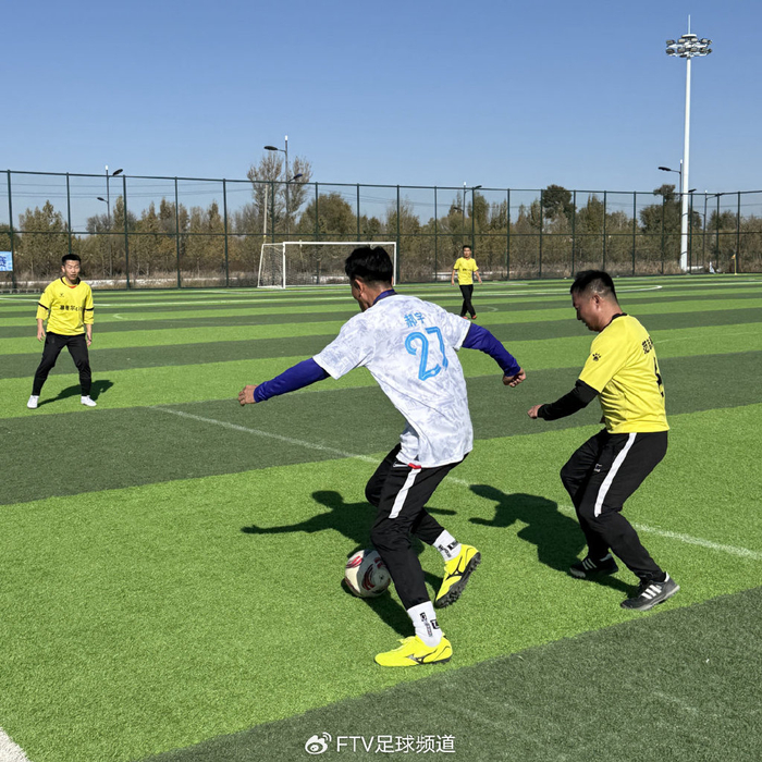 12支队伍“回锅”上阵，35岁+足球联赛比英超还接地气