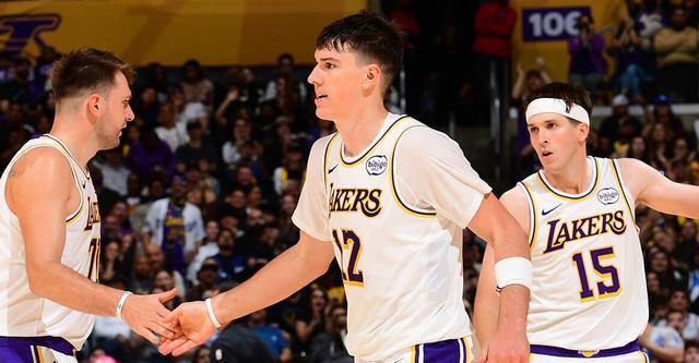 130-120！湖人连胜到3场，拉拉维亚一人扛起攻防节奏，NBA味儿回来了