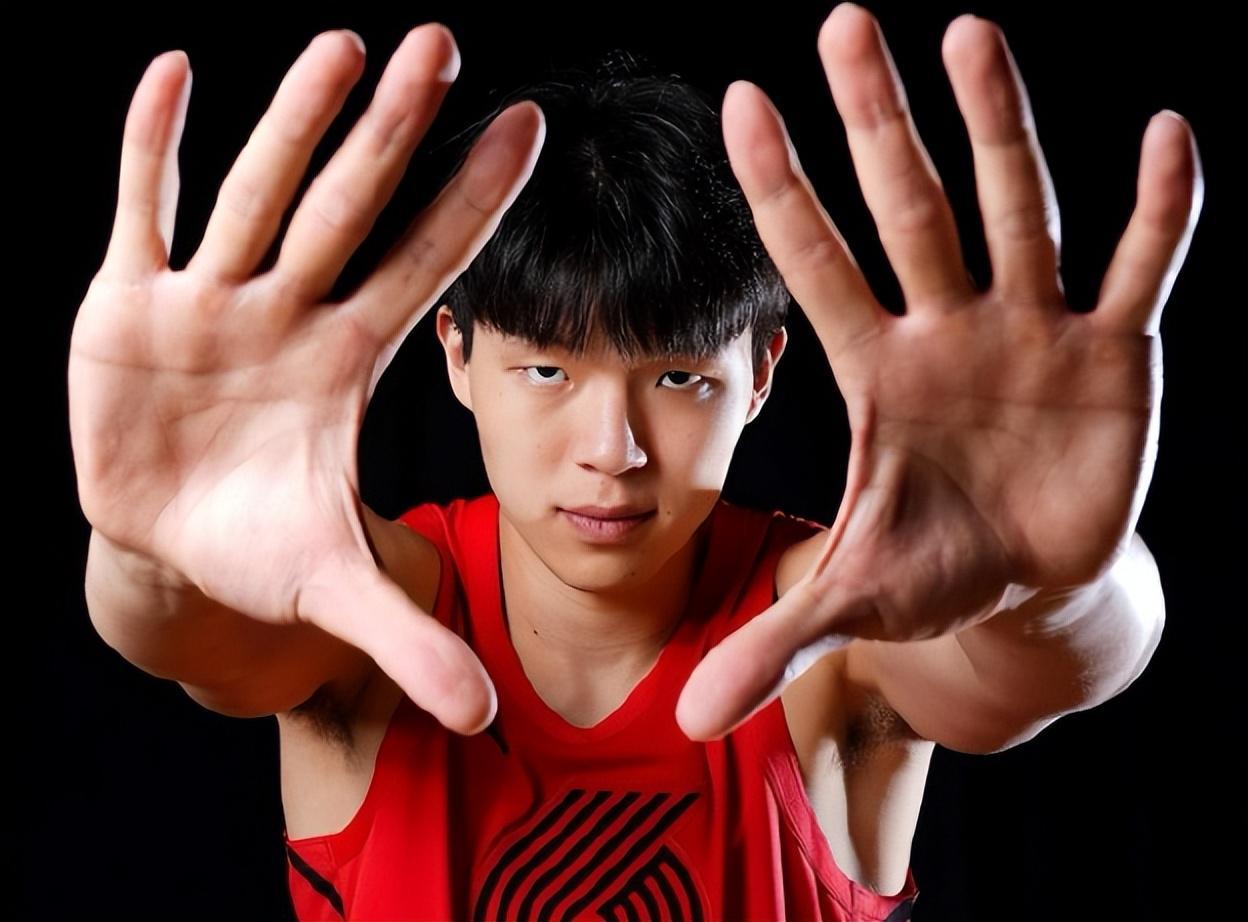 雷霆7连胜挤爆西部，湖人5胜2负追赶开拓者，NBA榜单像过山车