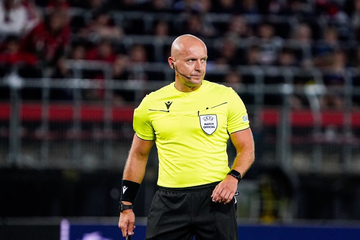 欧冠第4轮：北京时间11月5日曼城主场对阵多特蒙德，裁判马齐尼亚克执法引热议