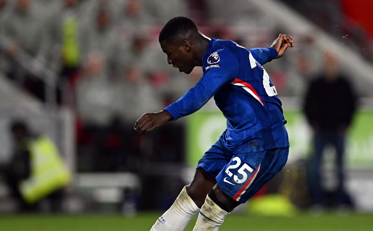 英超第10轮1-0，切尔西靠莫伊塞斯-凯塞多把热刺按在地上摩擦