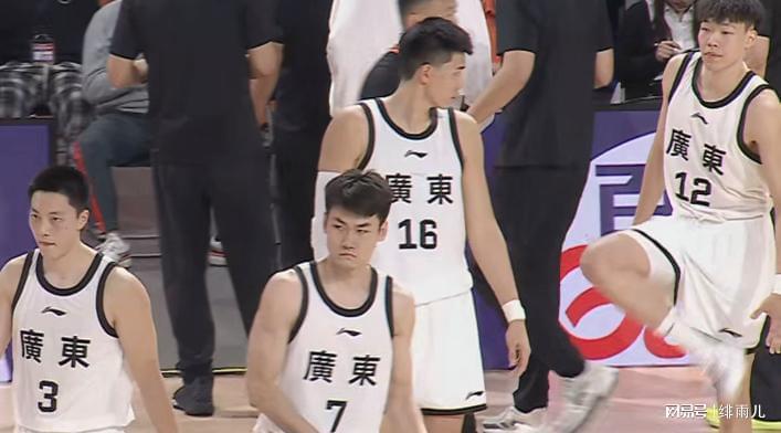 2米23回国打全运会：余嘉豪进浙江，CBA能顶住广东队四塔？