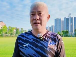 中甲29轮定南赣联1-1收官，62岁李伟(1960年)退休仪式暖场比比赛更抢镜