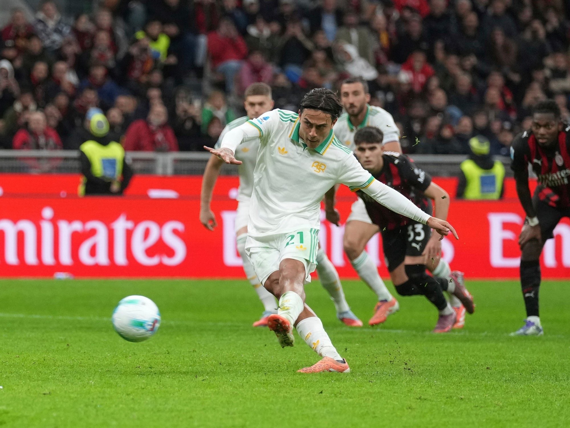 11月3日意甲：罗马0-1失利后，迪巴拉伤退将缺席2场对阵格拉斯哥流浪者与乌迪内斯