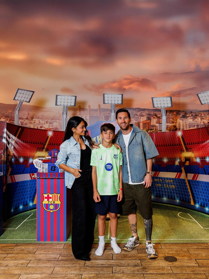 安妞晒蒂亚戈生日照：3个孩子家宴，比英超更热闹