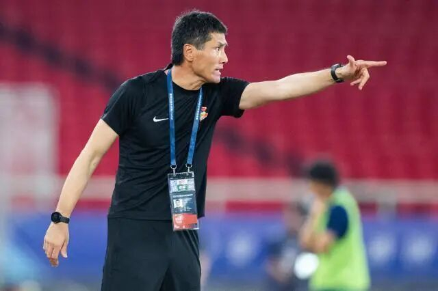 国足11月无帅：10年男篮启示能治中国足协的迷茫吗？英超外教比土帅更安心？