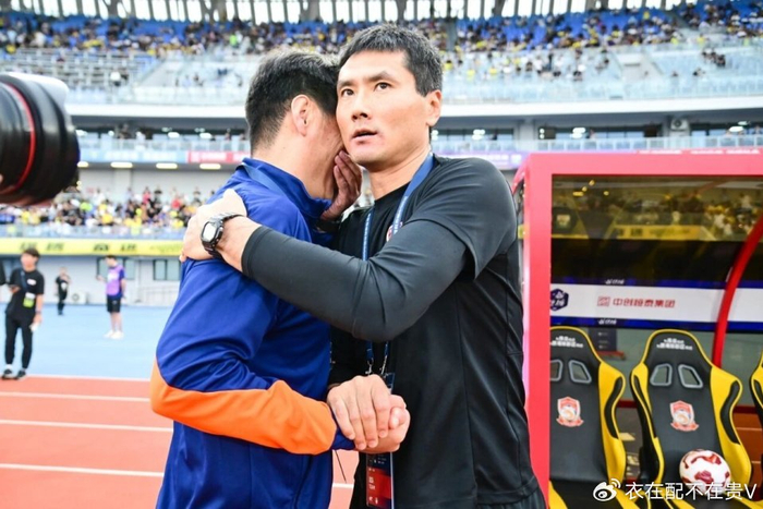 国足选帅剩2人？本土路线热度比英超换帅还夸张