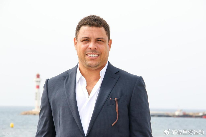 3句话点燃争议：罗纳尔多说梅西更强，英超球迷和西甲粉丝都炸开了锅