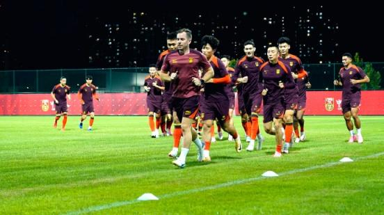 国足11月不集训，浪费3个FIFA日，比英超停赛还荒唐