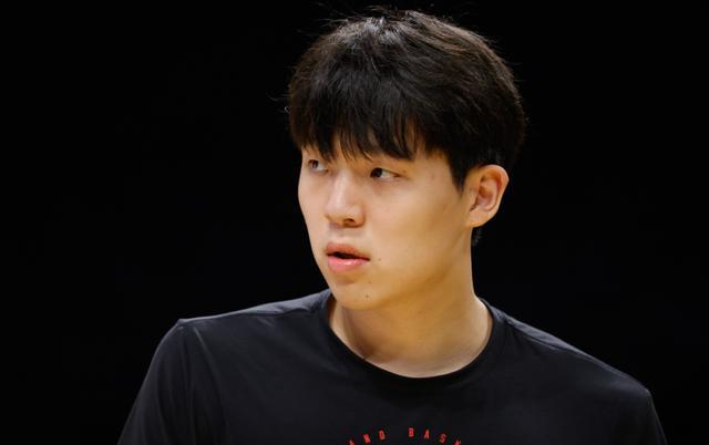 杨瀚森5场场均1.8分，开拓者队在NBA里不急着送他去g联赛？
