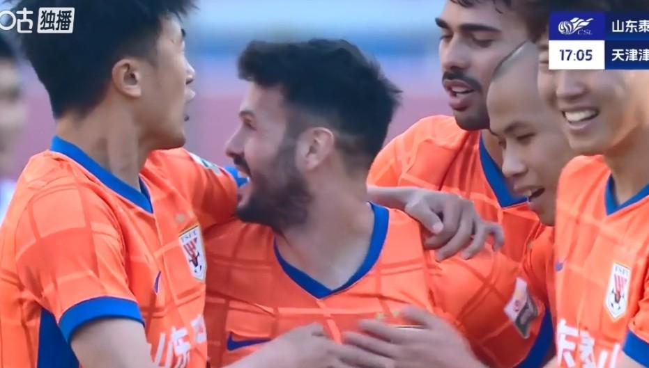 中超29轮：泰山2-1胜津门虎，瓦科两次点球失手引发笑话