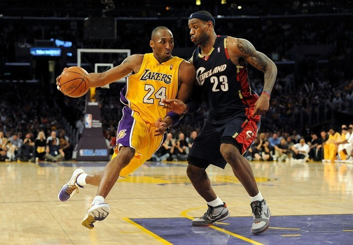 2种极端球风：科比·布莱恩特 vs 詹姆斯，NBA跟谁当队友更痛快