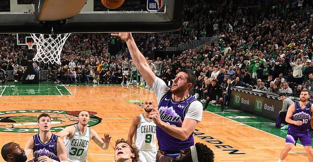 11月4日NBA：爵士105-103险胜绿军，0.6秒准绝杀把戏太刺激