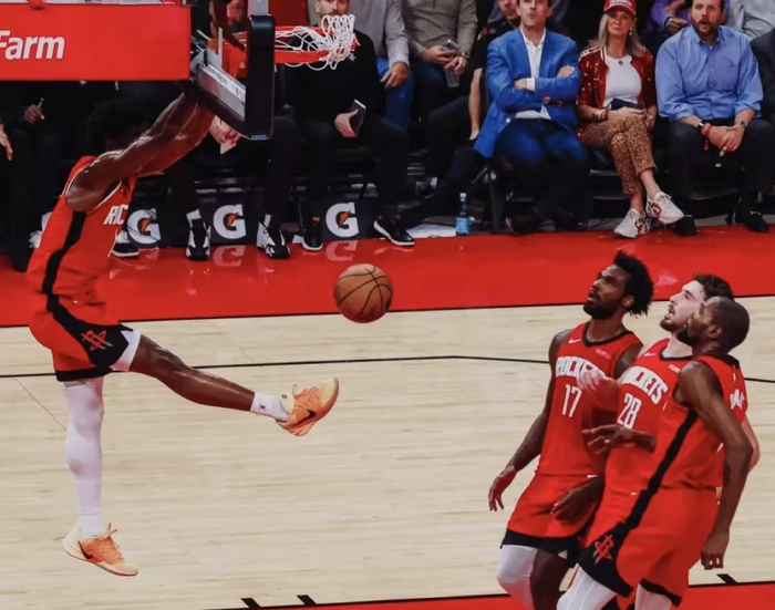 110-102！火箭在NBA德比里靠申京和阿门抢戏，独行侠还想翻盘？