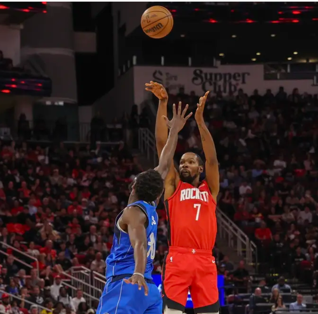 火箭队110-102险胜独行侠，NBA首个4连胜数据里藏刀