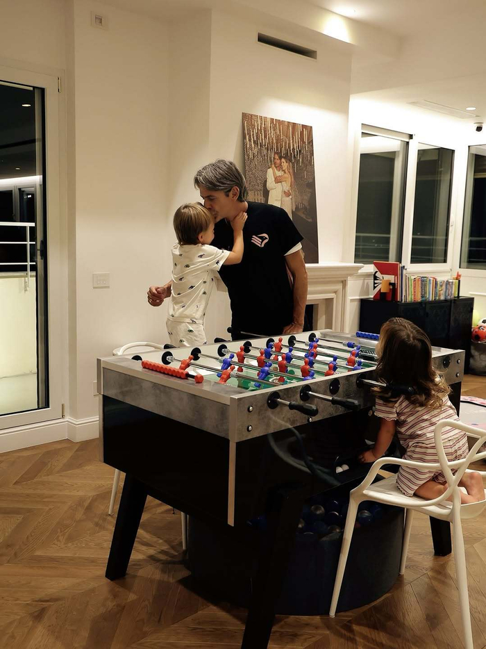 1段视频秒杀英超秀：意乙教练带娃比AC米兰名宿还暖