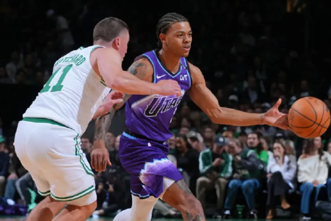 NBA常规赛：犹他爵士队105-103险胜波士顿凯尔特人，乔治31分点燃客场