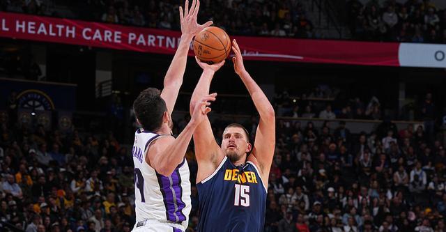 130-124！丹佛掘金队在NBA今晚险胜，约基奇表演却比战术书还靠谱