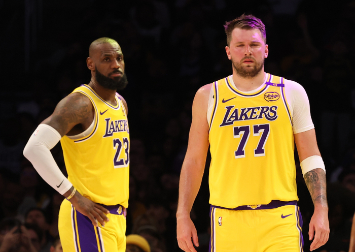 湖人5胜2负、三节90-86领先开拓者，NBA西部这场嘴仗够呛