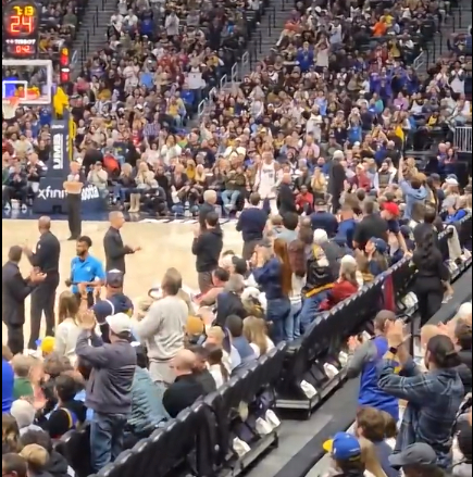 掘金130-124击退国王，NBA夜色里两位老兵的火拼