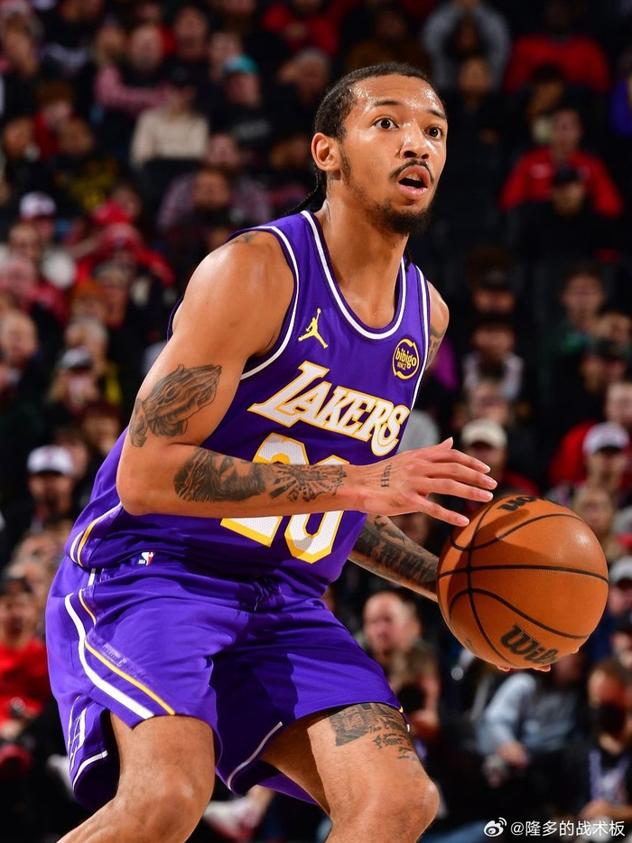 25分狂潮！NBA双向球员尼克-史密斯让湖人对开拓者防线翻车