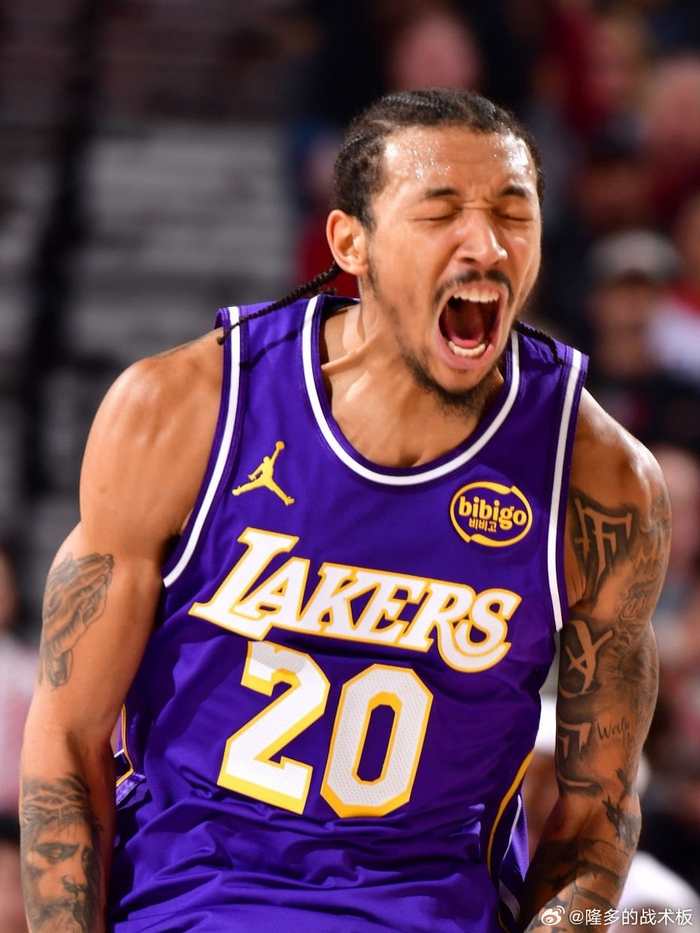 NBA赛场尴尬：尼克中场呕吐1次，史密斯的硬气换不回湖人开拓者的尊重