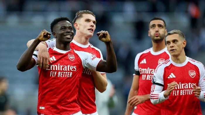 英超领跑6分，阿森纳像开挂？瓜迪奥拉笑言想看他们丢球的那天