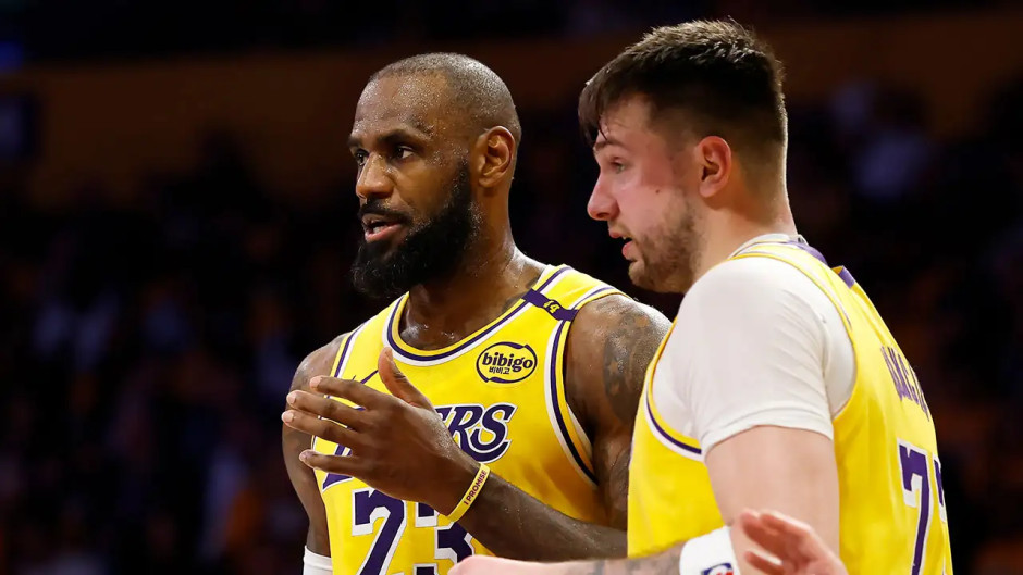 多家媒体说4连胜，湖人vs开拓者这出NBA戏到底谁在顶班？