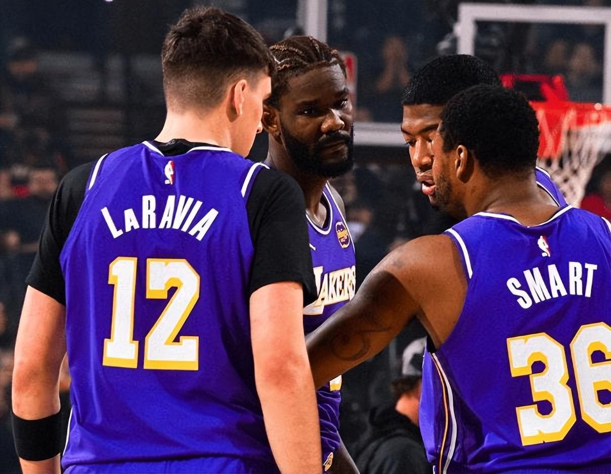 湖人123-115击败开拓者，NBA第四连胜：三巨头缺阵谁来扛？艾顿与史密斯爆发