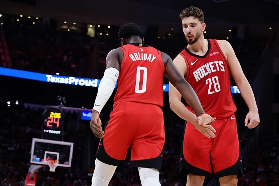 110-102！火箭4连胜，霍勒迪替补控卫还坐板凳？NBA好刺激