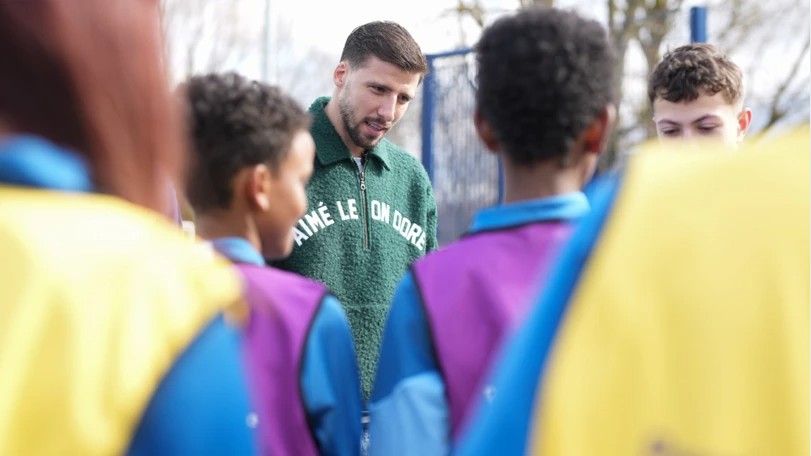 2025年PFA西北社区冠军：鲁本-迪亚斯获奖，英超场外谁在真扛事？