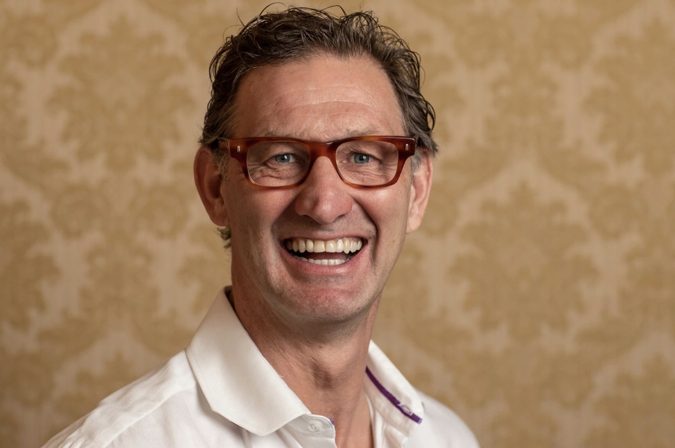 25年戒酒、筹款一夜：托尼-亚当斯说要把自己买回阿森纳的英超冠军阵容