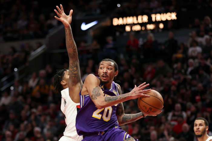 9场数据炸裂：湖人21岁新秀写队史，哈登第9次惜败，约基奇立了新标杆（NBA）