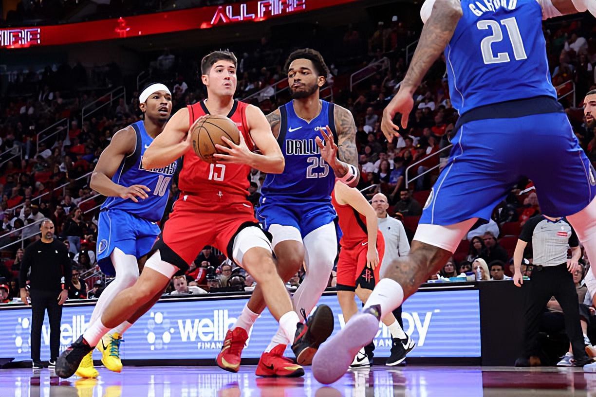 NBA：火箭4连胜拿下110-102，但里德谢泼德仍被当替补审判