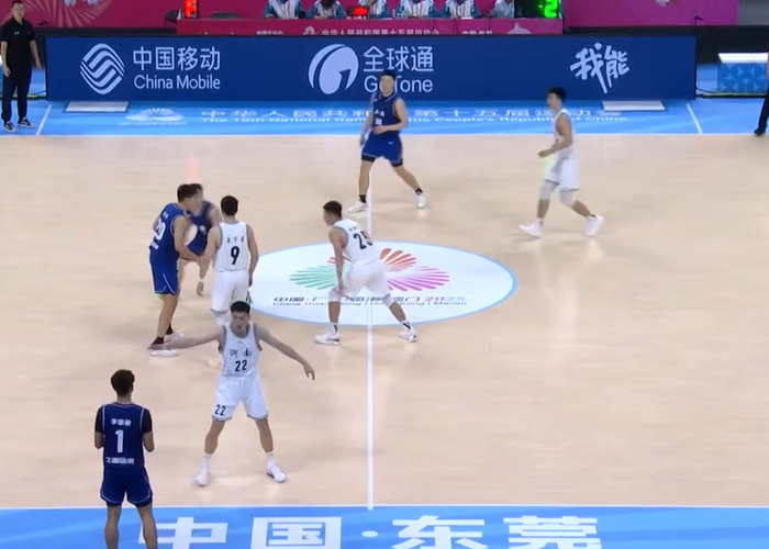 全运会84-77：上海靠李弘权和李添荣抢分，CBA气质半场演出