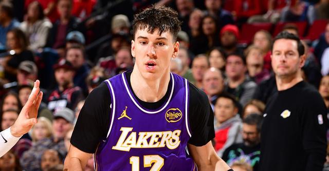 湖人客场123-115拿下4连胜，NBA轮换震翻对手：竟有6人单场25+？