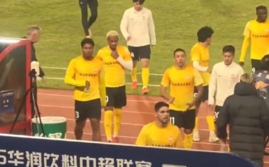 青岛西海岸11月11日集结，9胜10平排第9的中超联赛还能翻盘吗？