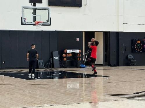 11月4日人事震动：翻译升职成开拓者助教，杨瀚森的NBA和CBA身份谁更吃香？