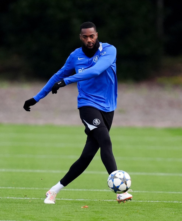 切尔西90分钟高强度训练:英超体能赛马,欧冠联赛前夜的真刀实枪