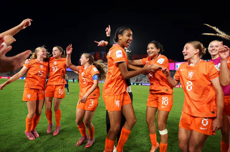 U17荷兰首秀进四强，8-7点球淘汰美国女足，英超都笑喷了