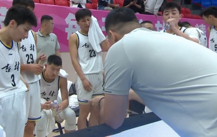 118-68的50分屠杀：辽篮全运会大胜，钟诚在2.1秒叫停谁信？