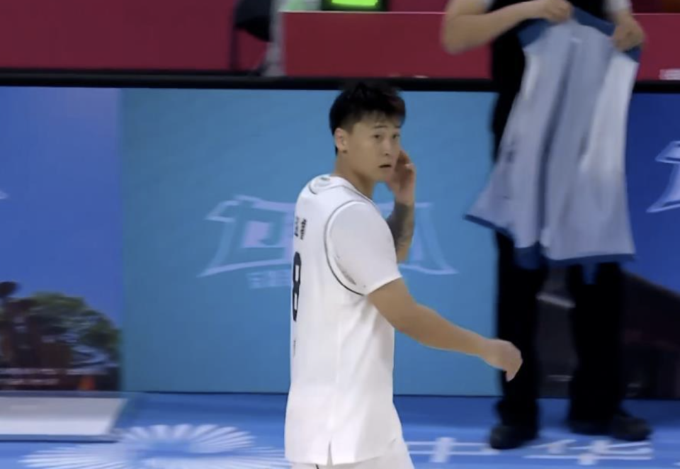 广东男篮11月4日16分大胜，CBA豪华12人名单比NBA梦之队还狠